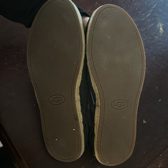 UGG flats - Picture 4 of 5